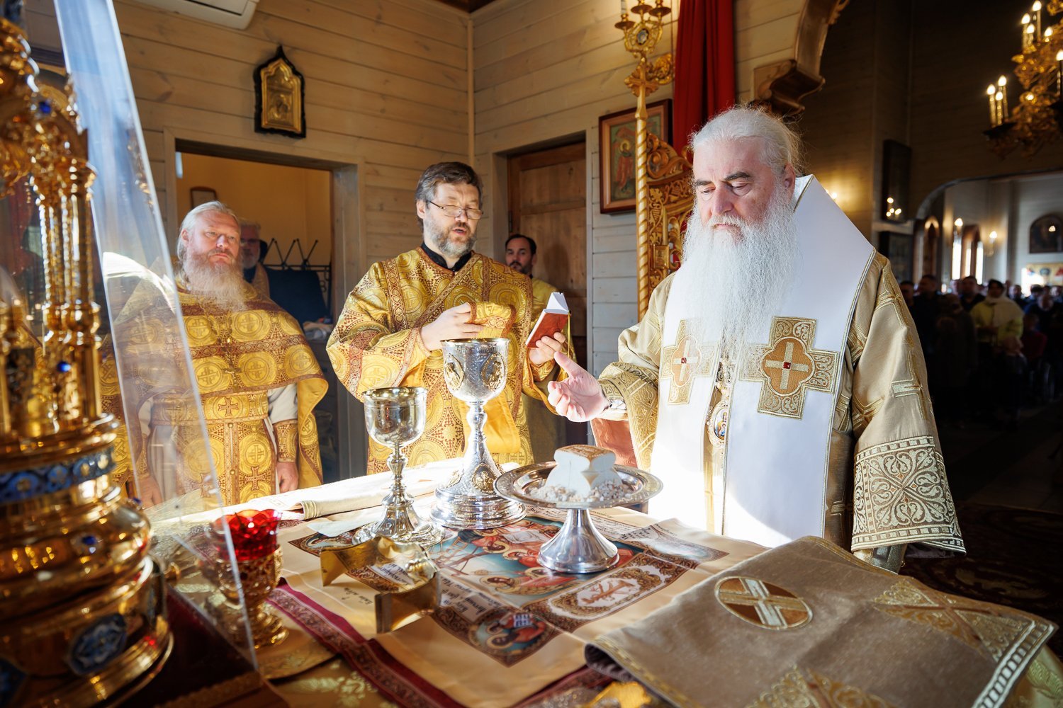 Божественная литургия в храме в честь Благовещения Пресвятой Богородицы г. Ульяновска