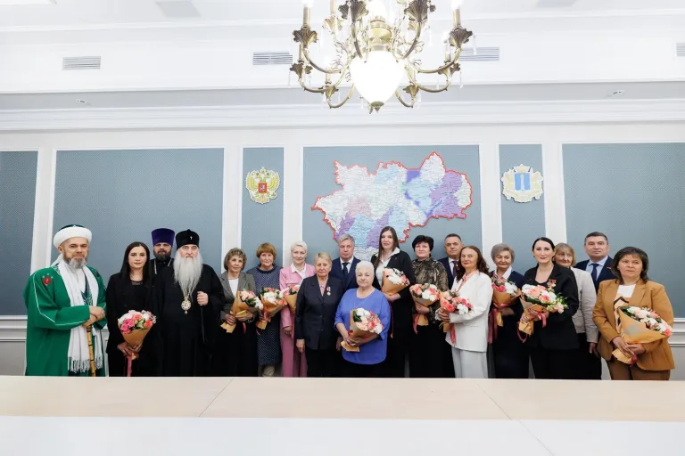 Митрополит Лонгин принял участие во встрече губернатора А.Ю. Русских с мамами участников СВО