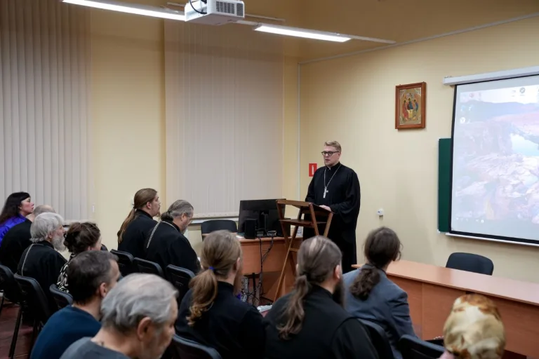 Участники Рождественских чтений обсудили исторические этапы развития духовного образования ‎