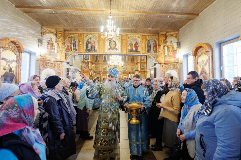 «В храме Божии ясно Дева является»: Митрополит Лонгин поздравил верующих с праздником Введения во храм Пресвятой Богородицы