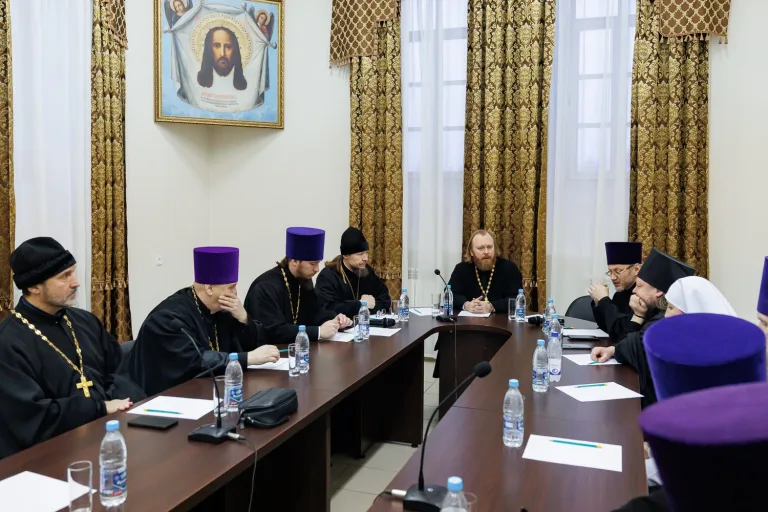 Священнослужители, ответственные за больничное служение, приняли участие в круглом столе