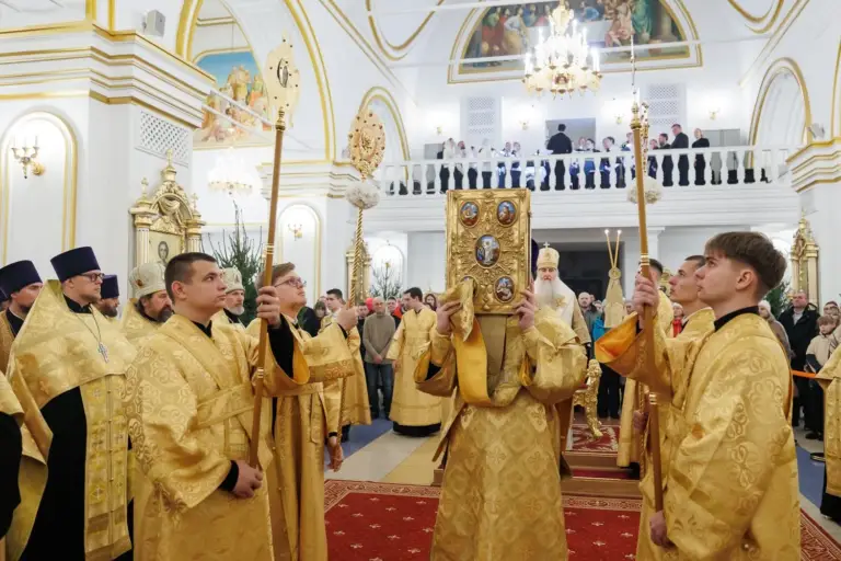 Митрополит Лонгин совершил Великую Рождественскую вечерню