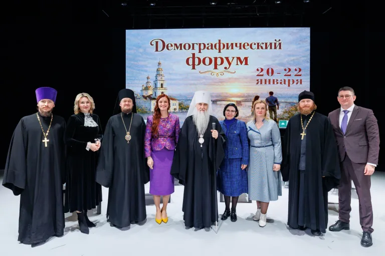«Относиться с благоговением к данной Богом новой жизни»: в Ульяновске прошел региональный демографический форум