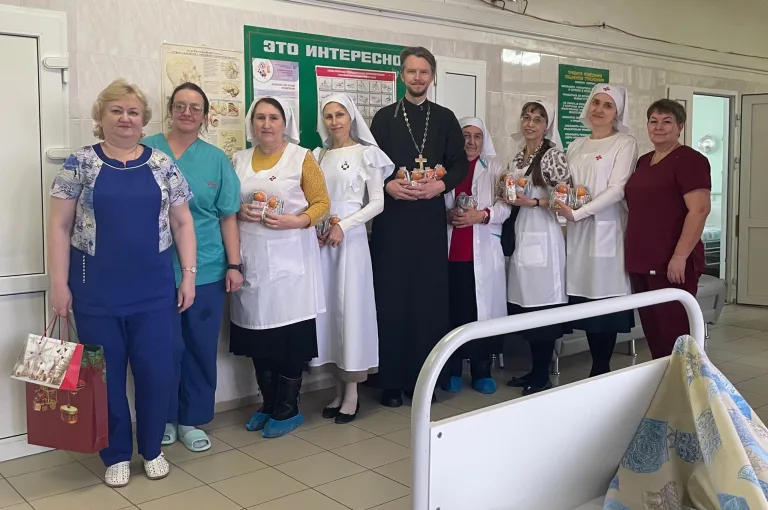 Священнослужители Симбирской епархии посещают пациентов больниц и госпиталей в Рождественские дни