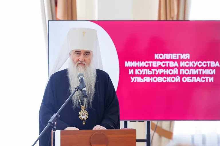Митрополит Лонгин поздравил работников культуры с их профессиональным праздником