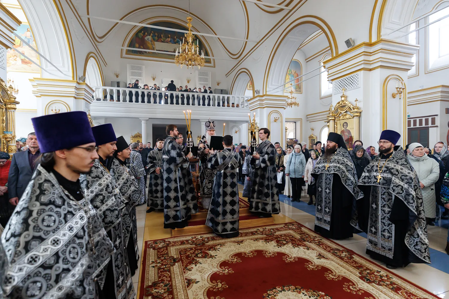 Вечерня с выносом плащаницы в Спасо-Вознесенском кафедральном соборе г. Ульяновска
