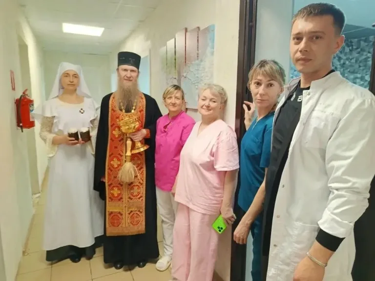 Священнослужители Симбирской епархии поздравили с Пасхой подопечных геронтологических центров