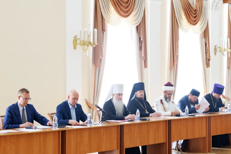 Митрополит Лонгин принял участие в заседании совета при губернаторе