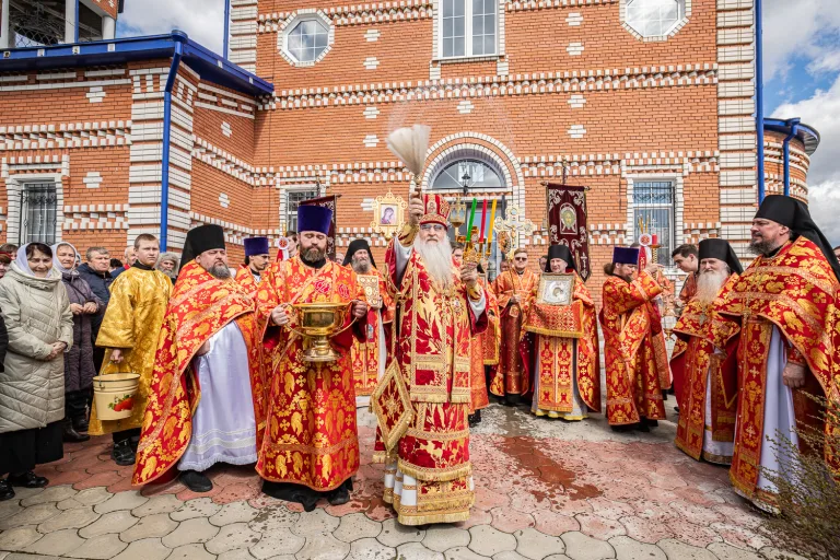 «Теплая Заступница рода христианского»: Митрополит Лонгин совершил праздничное богослужение в Жадовском монастыре