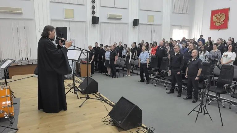 Состоялась встреча священника с сотрудниками полиции