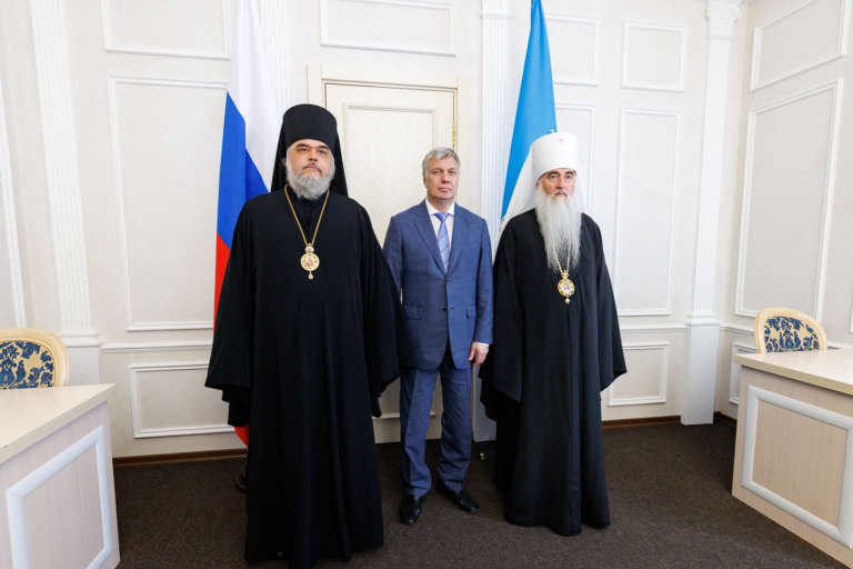 Митрополит Лонгин и Епископ Александр встретились с губернатором Алексеем Русских