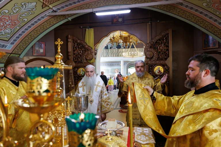 Митрополит Лонгин и Епископ Александр совершили Литургию в Троицком кафедральном соборе г. Барыша