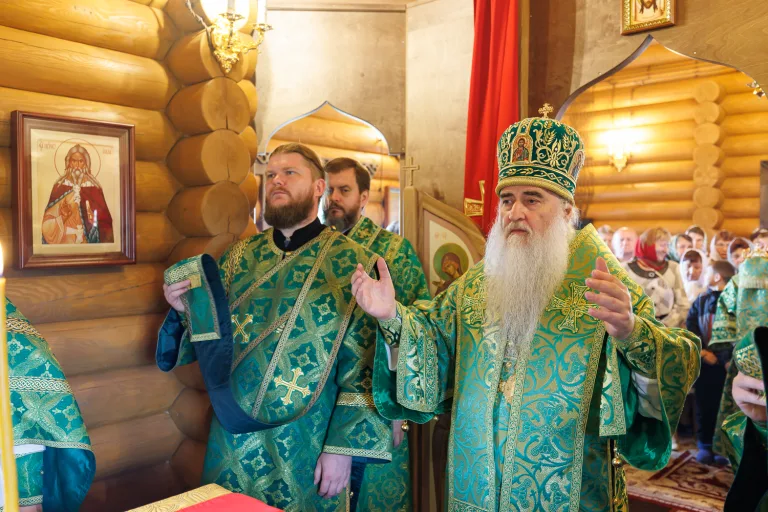 Митрополит Лонгин освятил храм во имя святителя Николая Чудотворца в селе Никольское