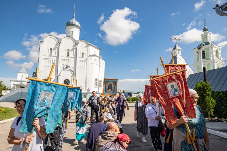 Многодневный Никольский крестный ход проходит по обновлённому маршруту