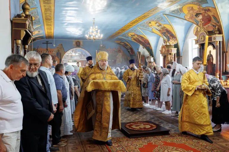Под покровом святого Серафима: как художник обрел Бога, а село — храм