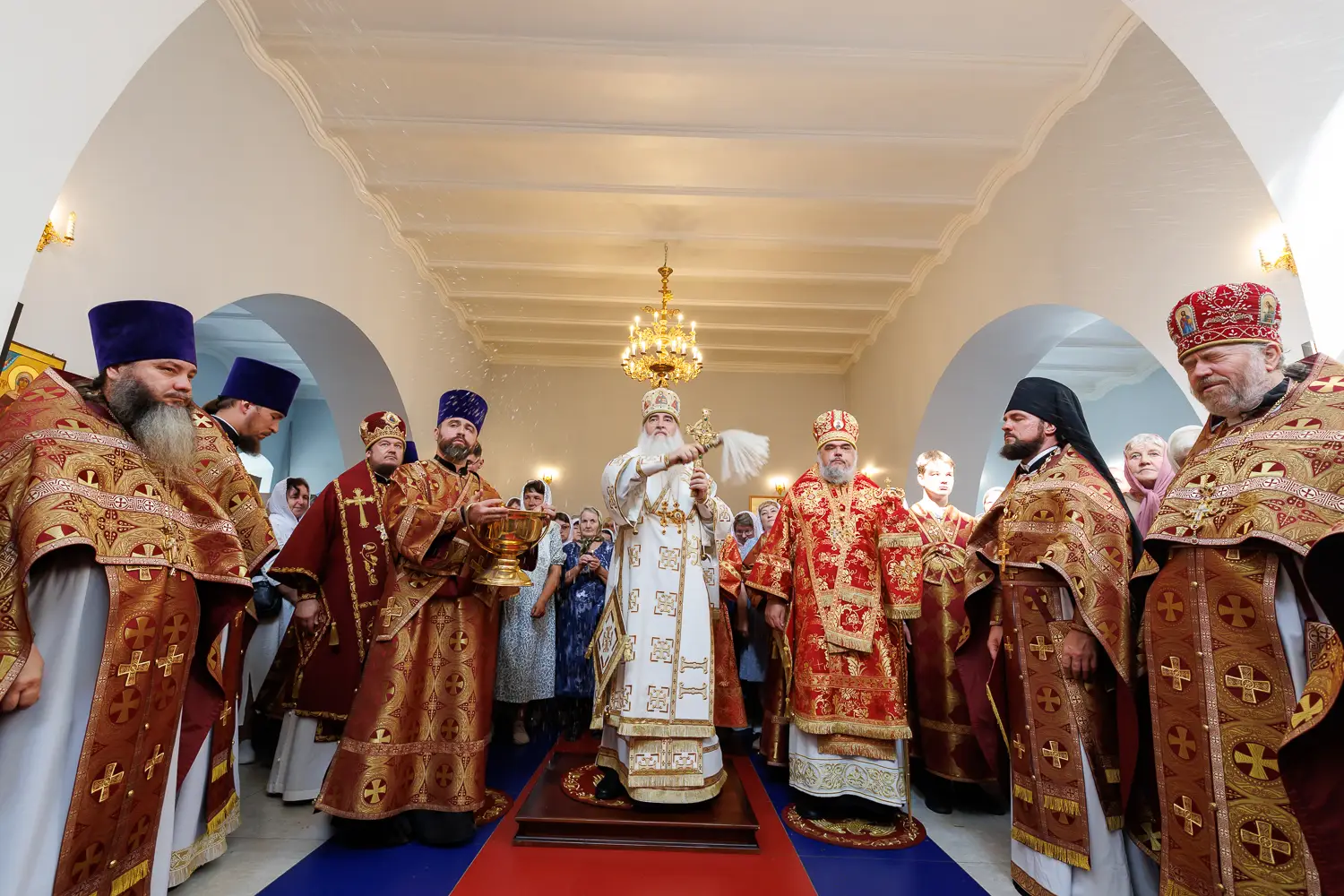 Великое освящение и Божественная литургия в храме в честь Воскресения Христова пгт. Павловка