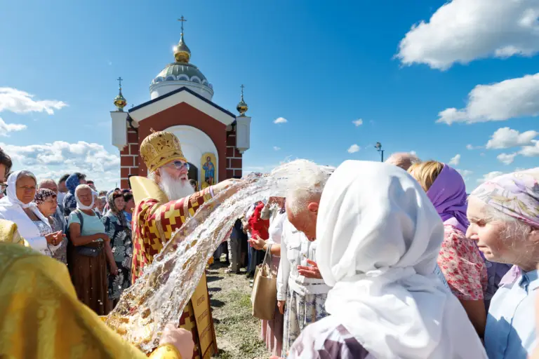 С любовью к святителю Николаю: в день рождества святого совершено праздничное богослужение на Никольской горе