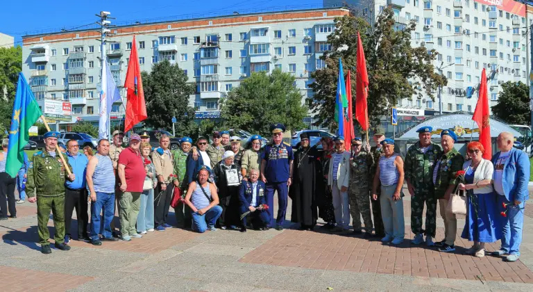 Священник поздравил ветеранов с Днём ВДВ