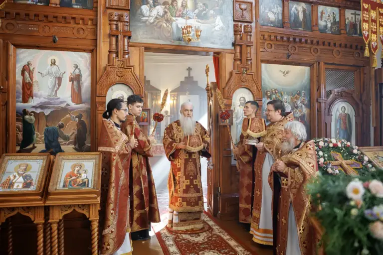 Божественная литургия в храме в честь Сошествия Святого Духа на апостолов г. Ульяновска