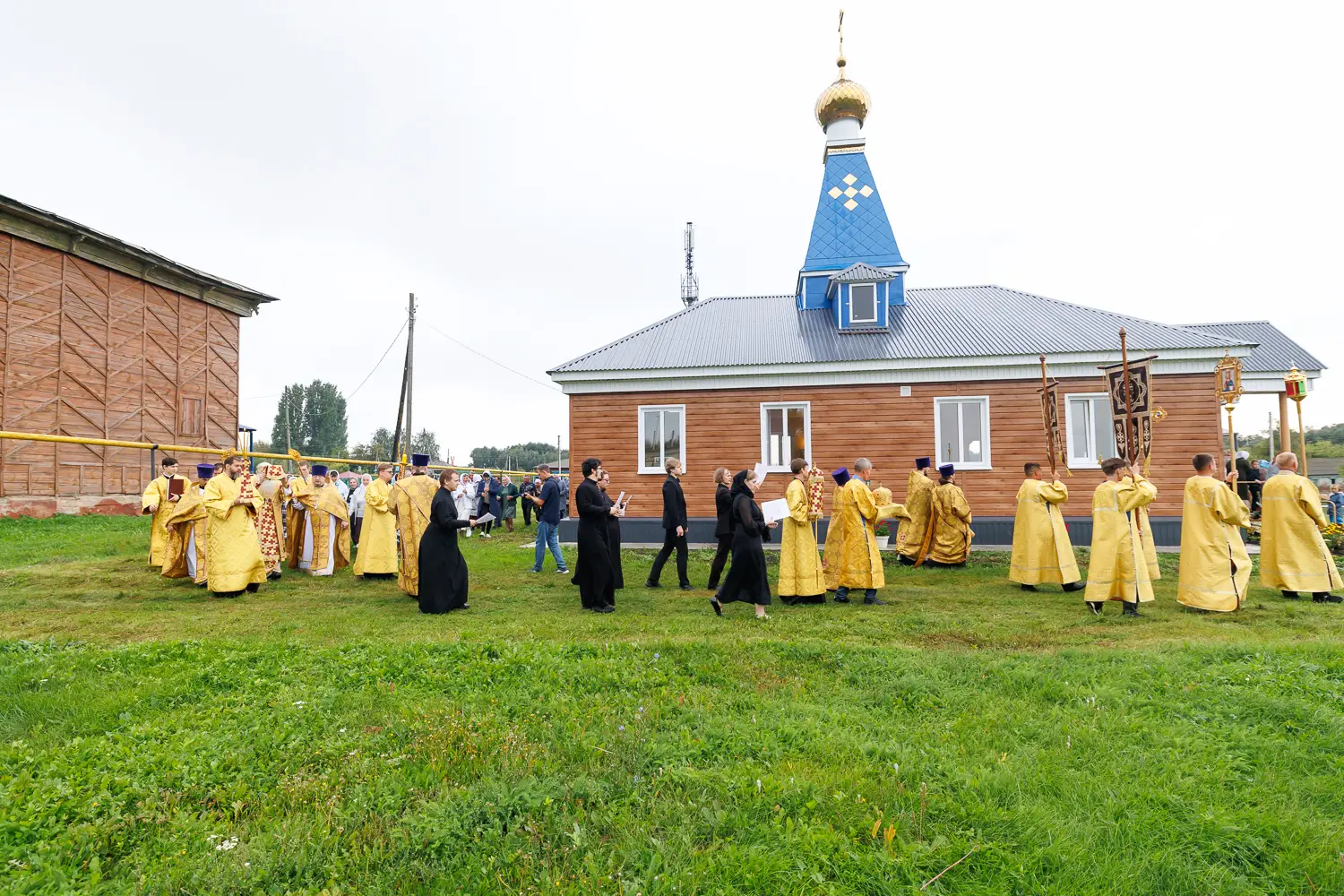 Великое освящение и Божественная литургия в храме в честь Успения Пресвятой Богородицы с. Малое Нагаткино