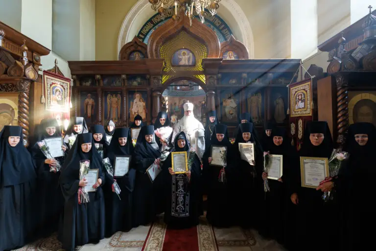 Божественная литургия в храме во имя Архистратига Божия Михаила женского монастыря с. Комаровка