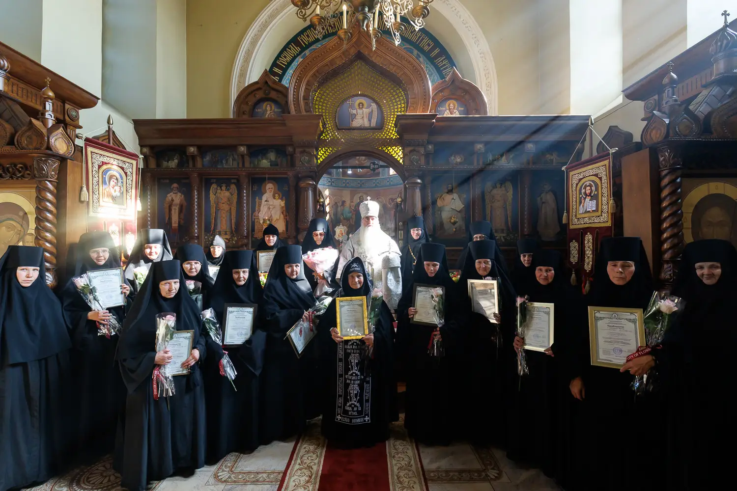 Божественная литургия в храме во имя Архистратига Божия Михаила женского монастыря с. Комаровка