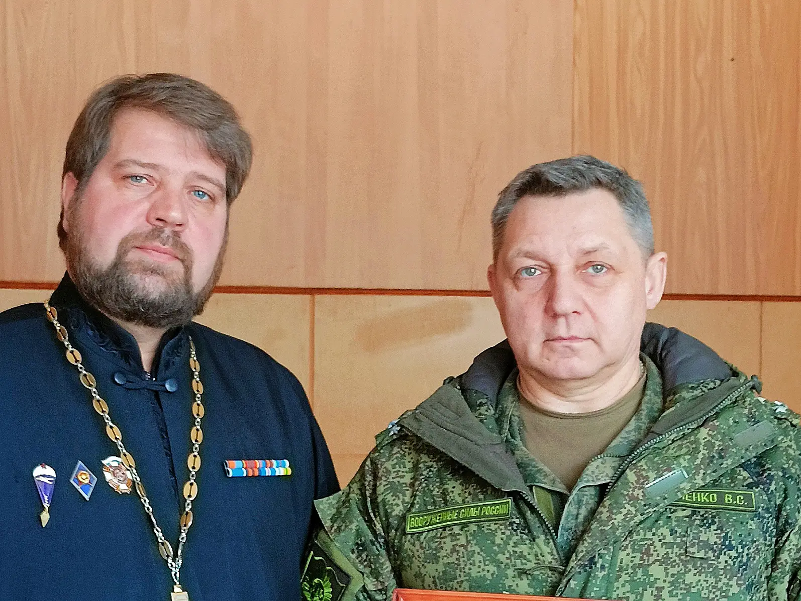 Священник встретился с начальником Ульяновского высшего военного авиационного училища летчиков
