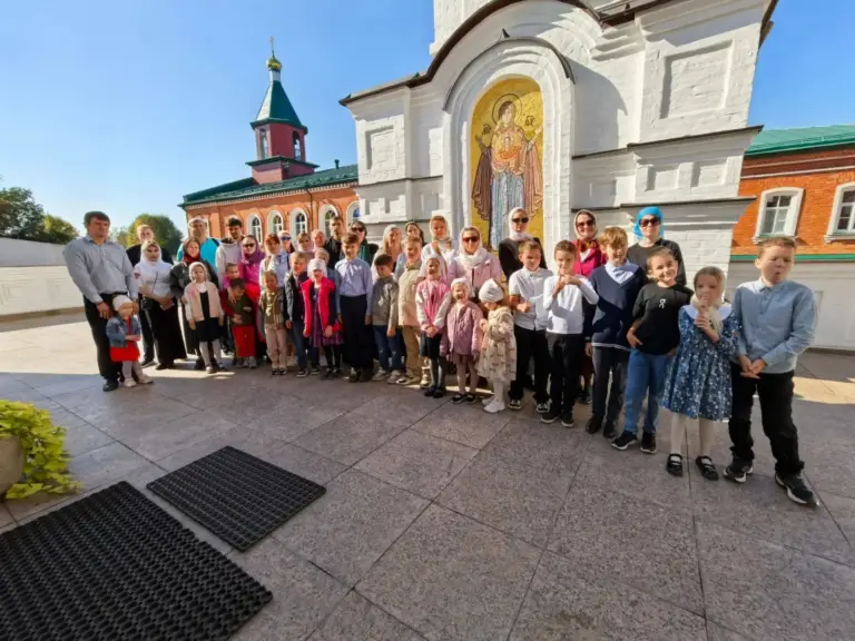 Воспитанники воскресной школы «Вербное воскресенье» посетили Спасский женский монастырь
