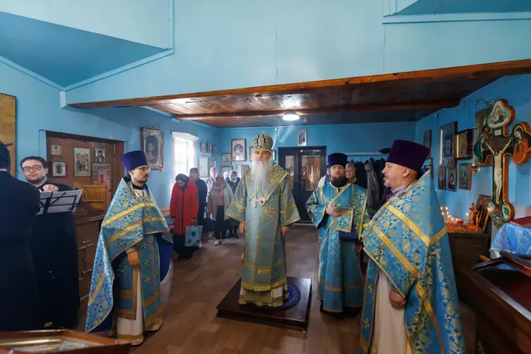 Божественная литургия в храме в честь Покрова Пресвятой Богородицы с. Покровское
