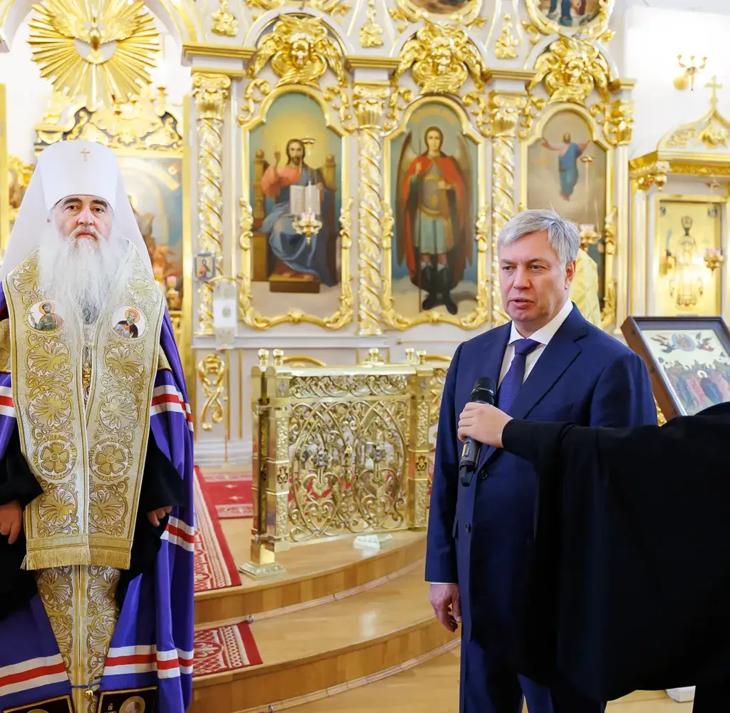 Митрополит Лонгин совершил молебен на начало доброго дела перед вступлением в должность губернатора А.Ю. Русских