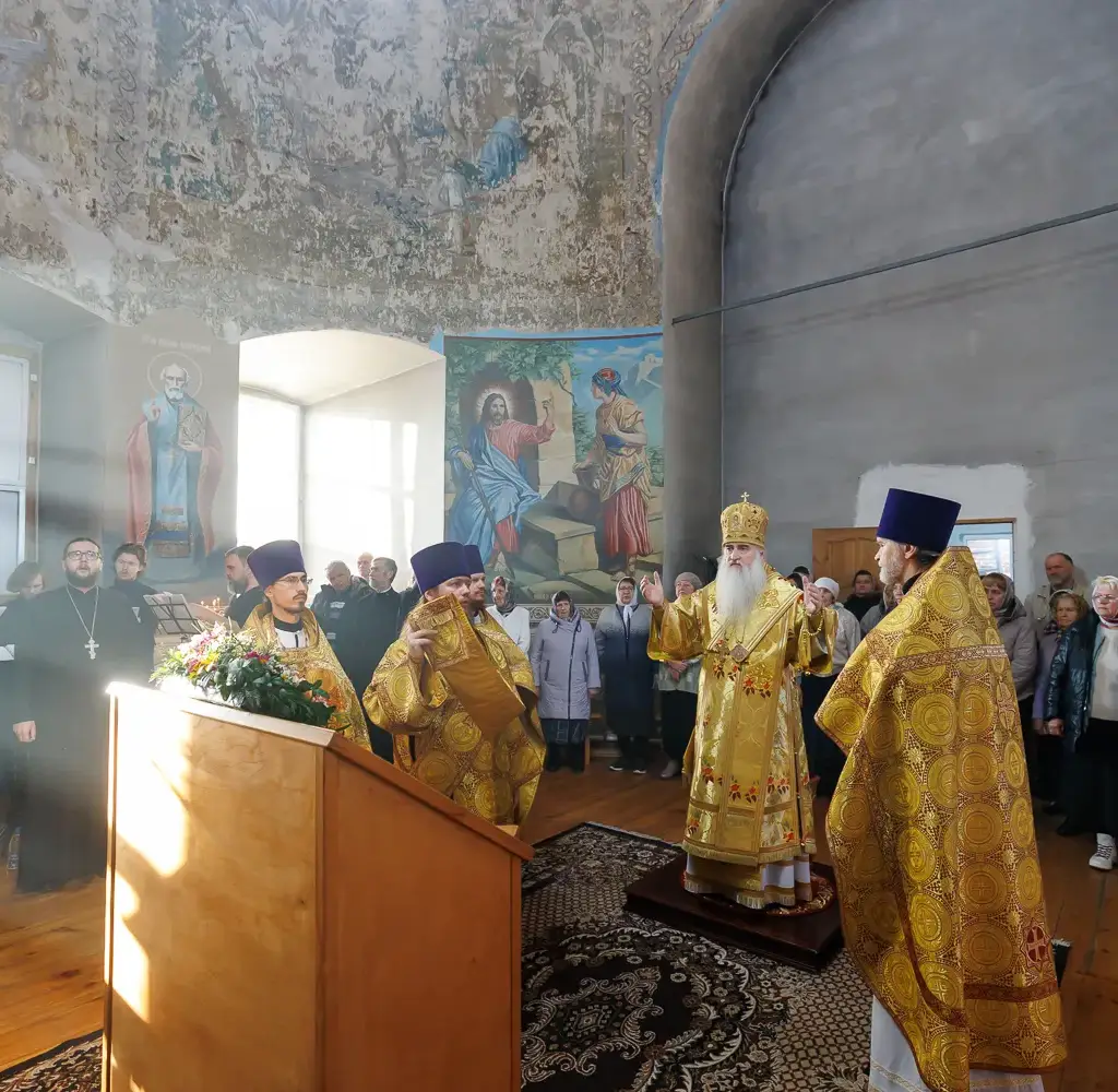 Божественная литургия в храме Казанской иконы Божией Матери с. Елшанка