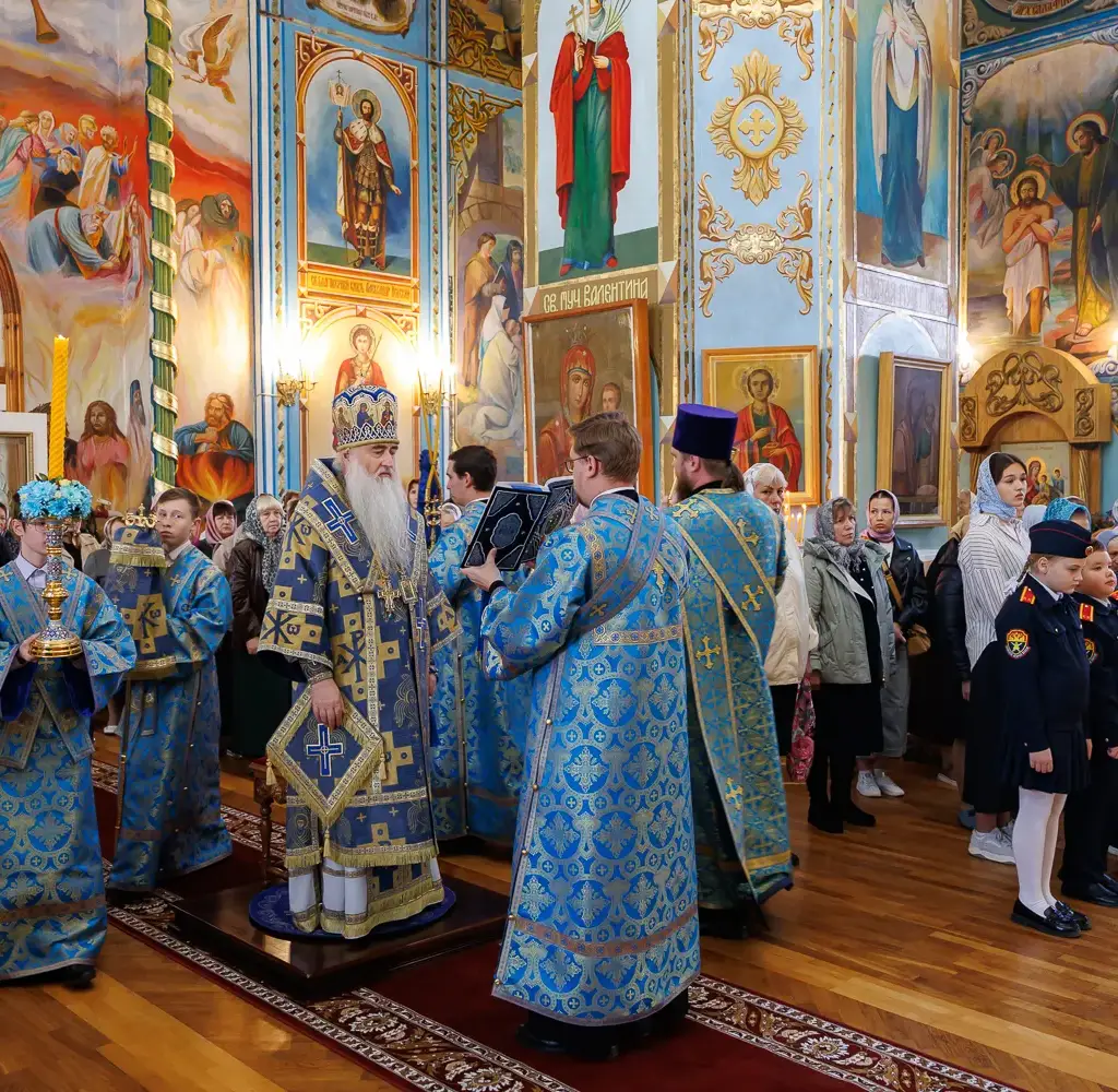 Божественная литургия в храме в честь Покрова Пресвятой Богородицы с. Большие Ключищи