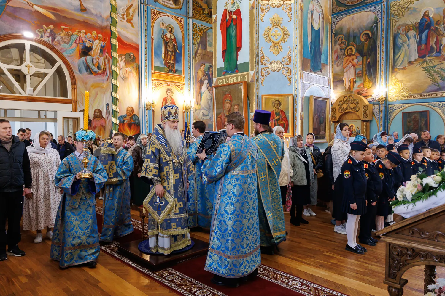 Божественная литургия в храме в честь Покрова Пресвятой Богородицы с. Большие Ключищи