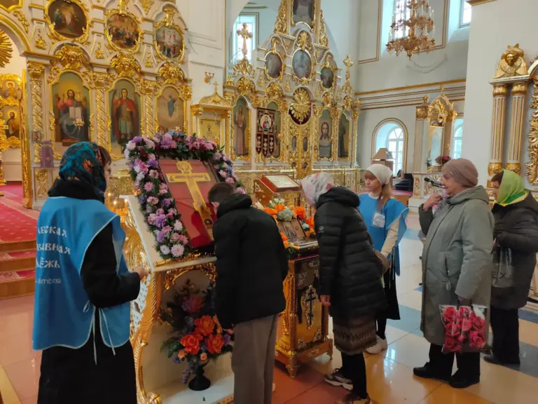 В Спасо-Вознесенский кафедральный собор принесен ковчег с частью пояса Пресвятой Богородицы