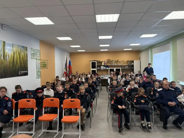 В Троицкосунгурской казачьей школе прошел первый в учебном году сход кадетов