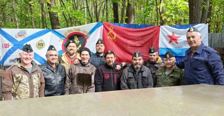 Священник благословил ветеранов ВМФ на строительство памятника морякам