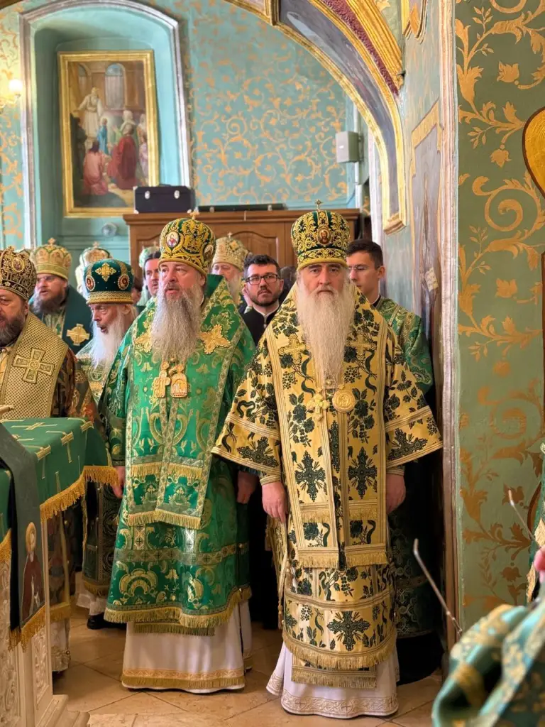 Божественная литургия в Сергиевском трапезном храме Троице-Сергиевой Лавры