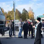 Священник освятил автомобили для передачи в зону СВО
