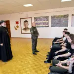 О Заповедях Божиих и служении Отечеству: беседа со священником в центре «Авангард»