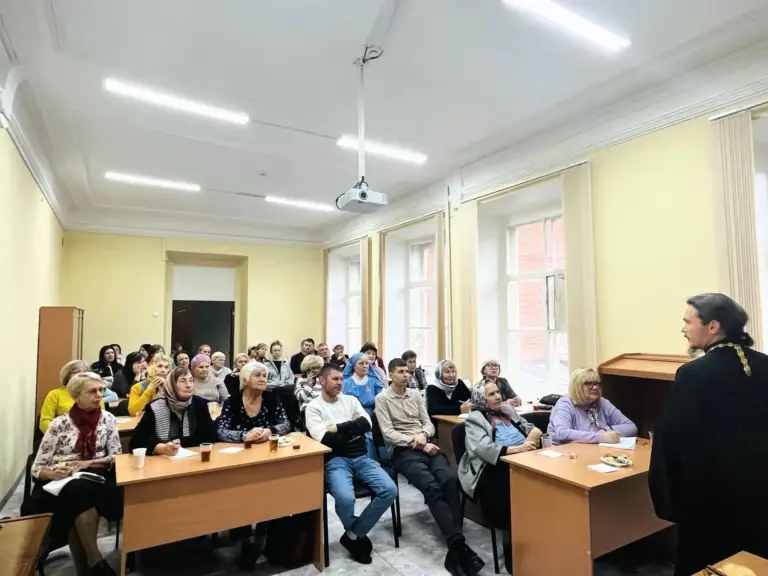 Во взрослой воскресной школе Спасо-Вознесенского собора начались занятия