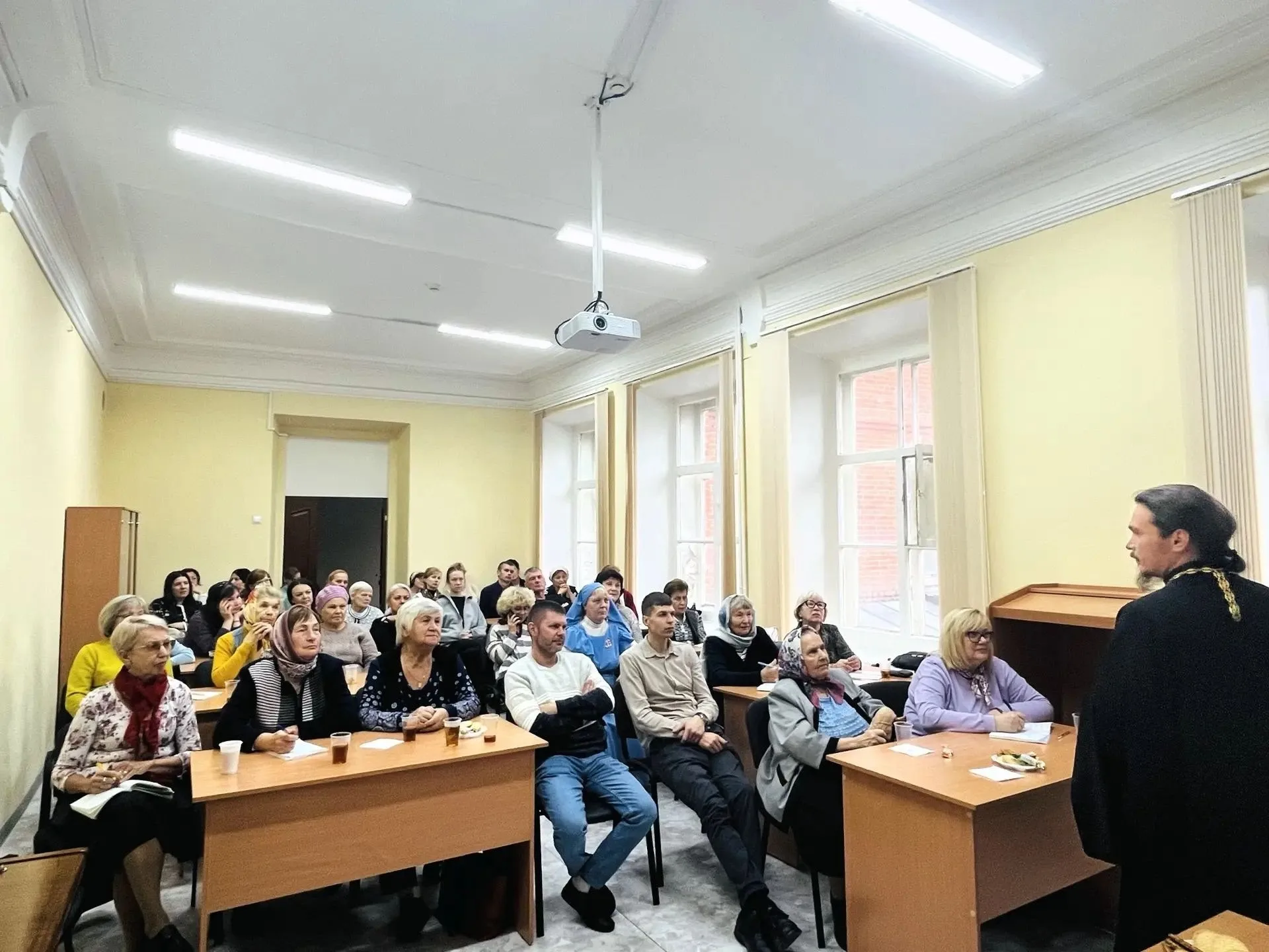 Во взрослой воскресной школе Спасо-Вознесенского собора начались занятия