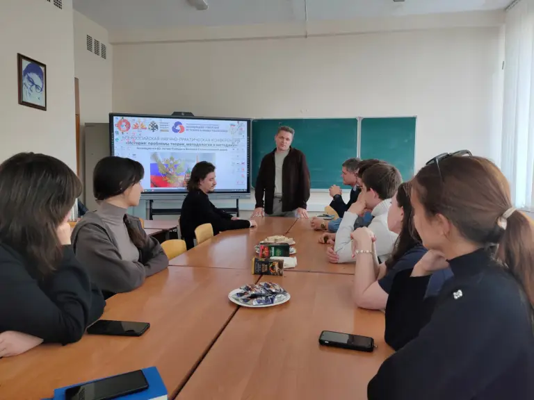 В православном молодежном клубе при УлГПУ прошла встреча с экспертом Синодального молодежного отдела